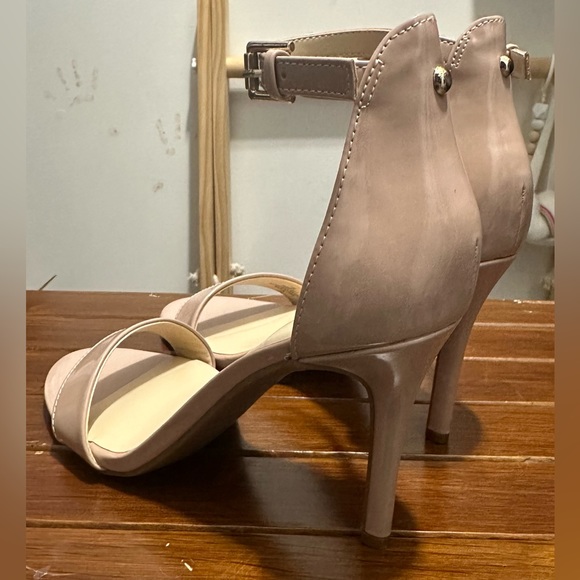 Nine West nude heel with ankle strap, size 7.5 - Picture 3 of 6